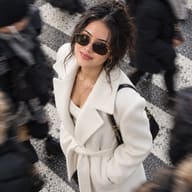 urban-fashion-pedestrian-crossing-midjourney-prompt-by-promptplum-5