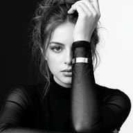 dramatic-split-background-woman-portrait-prompt-by-promptplum-4