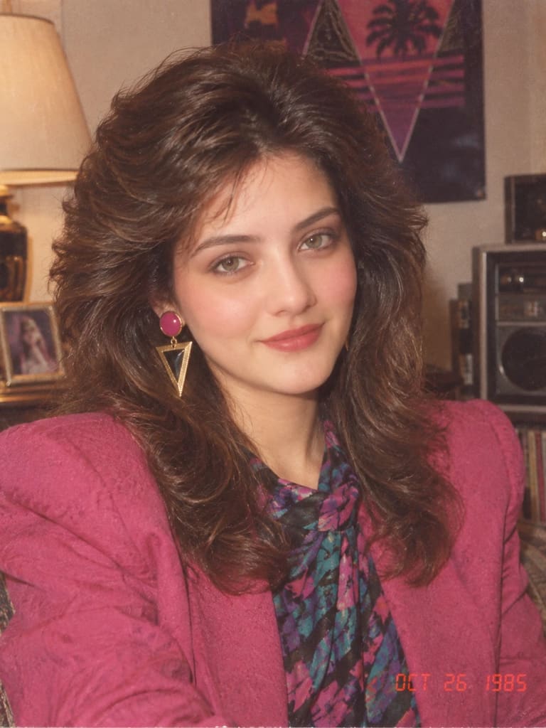 1980s Retro AI Photo Trend Girl Aesthetic Portrait (Variation 2)